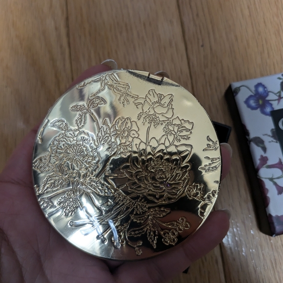 NEW IN BOX GUCCI PARFUMS GARDEN COLLECTION FLORA COMPACT MIRROR - Picture 5 of 6